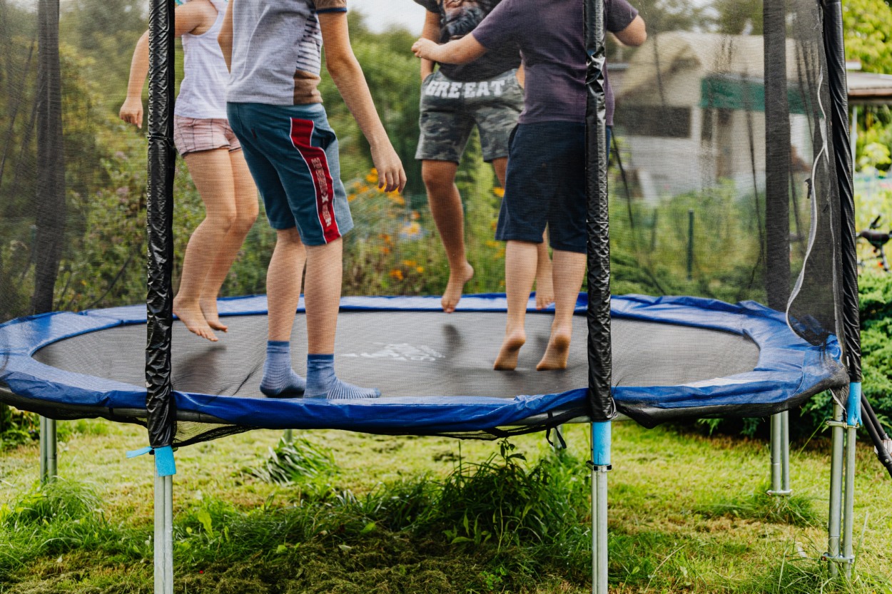 sakanie zahradna trampolin
