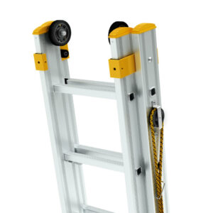 Hliníkový rebrík dvojdielny výsuvný s lanom 8316 PROFI PLUS