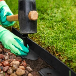 installing plastic lawn edging in the garden